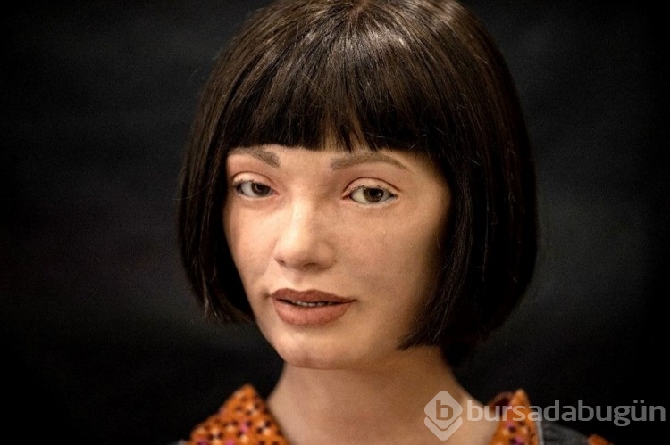 Robot sanatçı Ai Da milletvekillerini dinlerken uyuyakaldı