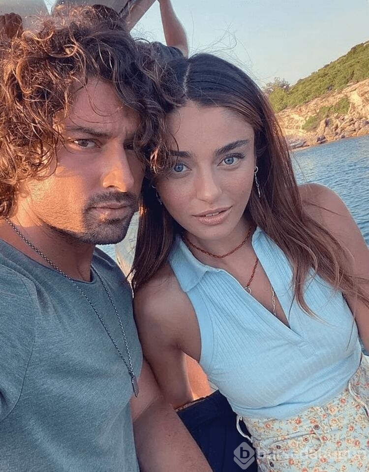 Ayça Ayşin Turan ve Alp Navruz'un reklam barışı