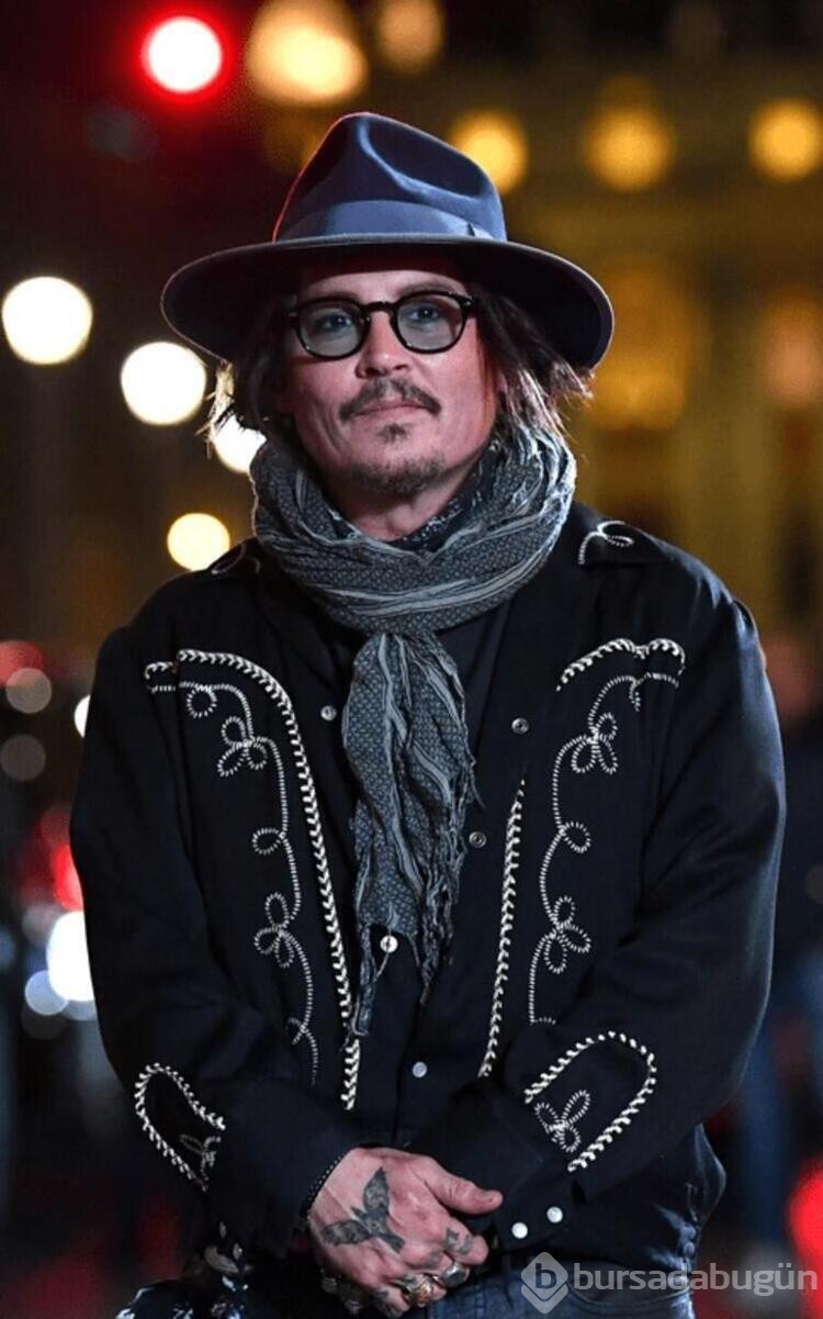 Johnny Depp sakalını kesti tanınmaz hale geldi!
