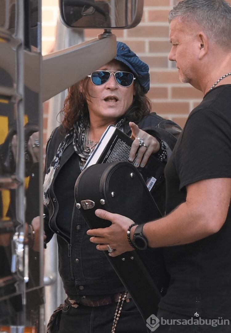 Johnny Depp sakalını kesti tanınmaz hale geldi!