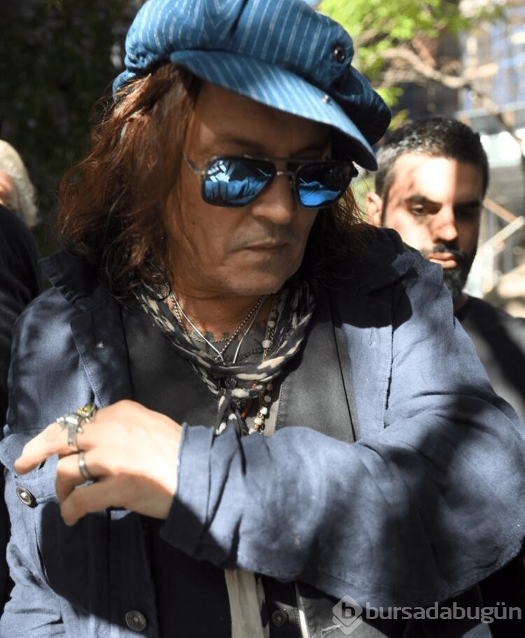 Johnny Depp sakalını kesti tanınmaz hale geldi!