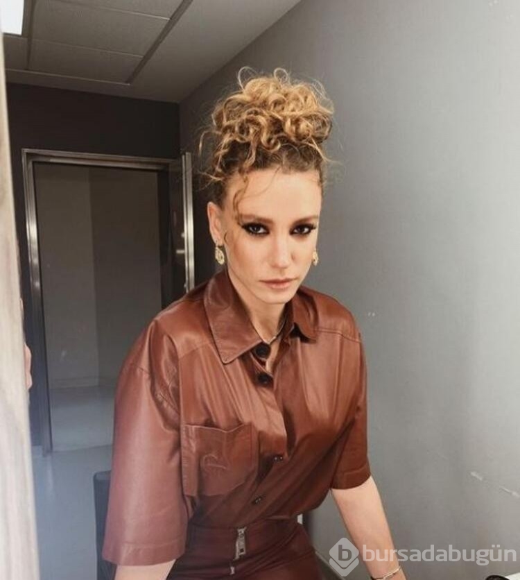 Serenay Sarıkaya'dan sıfır makyaj pozu