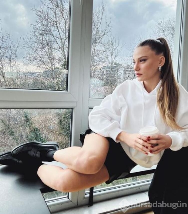 Serenay Sarıkaya'dan sıfır makyaj pozu