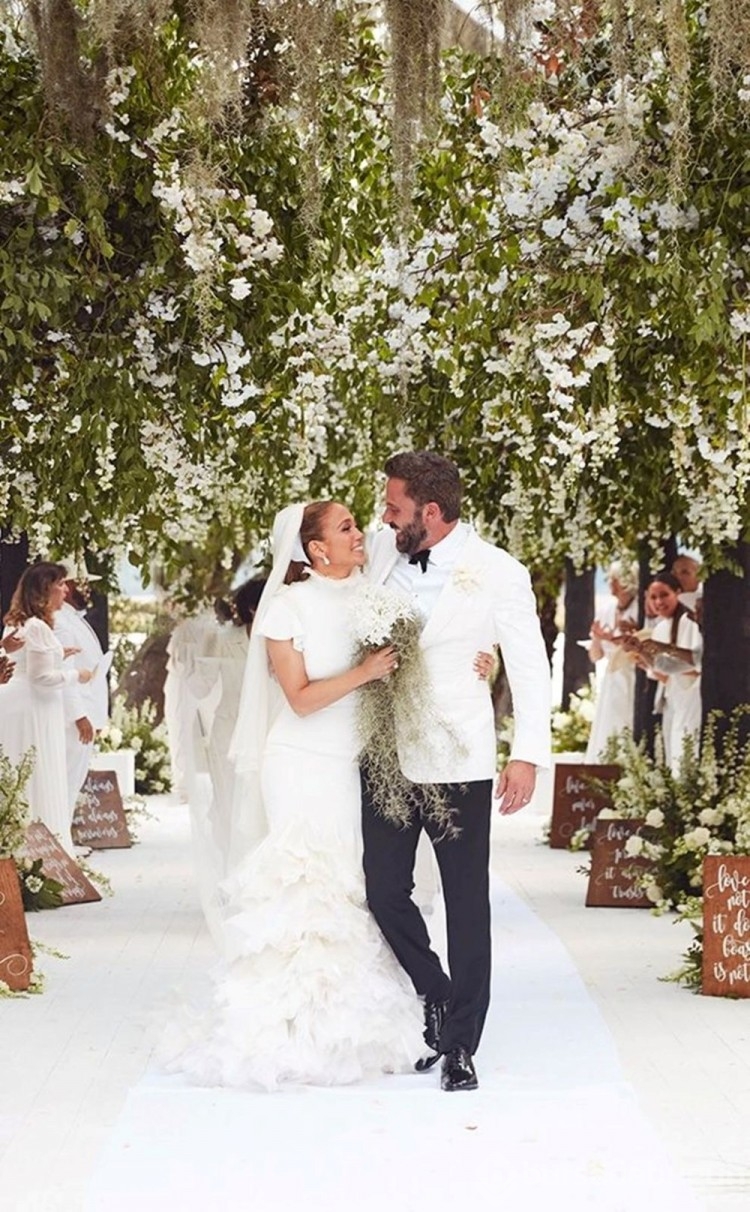 Jennifer Lopez ve Ben Affleck ilk kez evli bir çift olarak poz verdi
