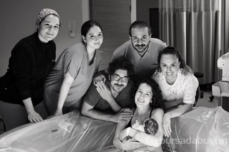 Ayfer Dönmez ve dört aylık kızının süt molası