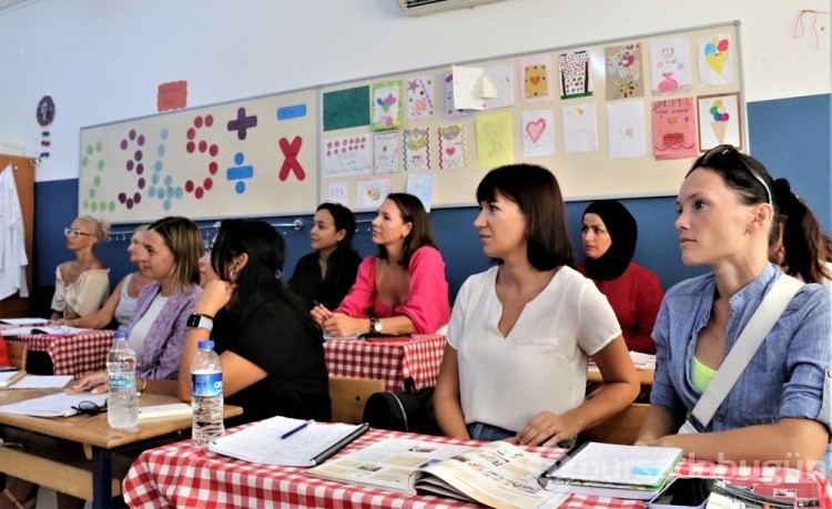Antalya'ya gelen Rus ve Ukraynalılar aynı sınıfta