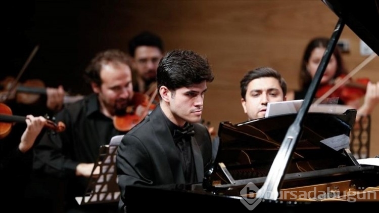 Otizmli piyanist Buğra Çankır'ın konseri ayakta alkışlandı