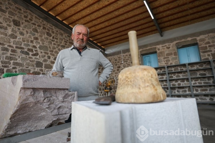 Bergama Antik Kenti'ndeki 2 bin yıllık eserlere dokunuş