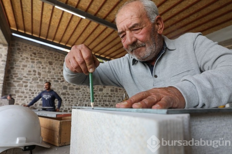 Bergama Antik Kenti'ndeki 2 bin yıllık eserlere dokunuş