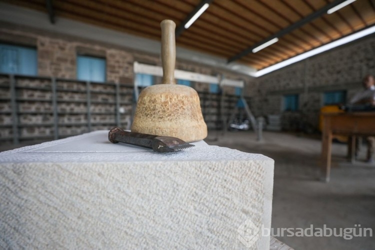 Bergama Antik Kenti'ndeki 2 bin yıllık eserlere dokunuş