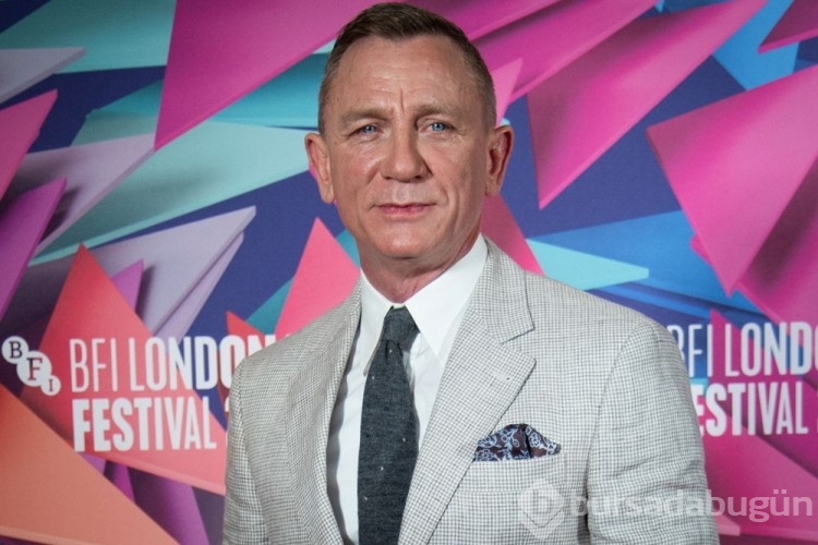 Daniel Craig'e kraliyet nişanı verildi