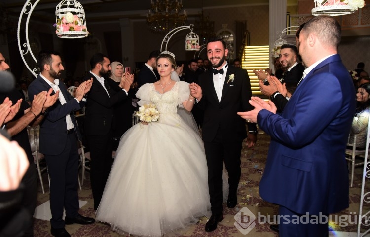 İlknur Seviş ve Semih Eraslan'ın 9 şahitli nikahı