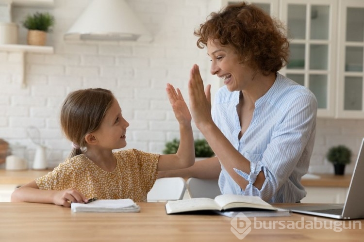 "Bugün okul nasıl geçti?" yerine sorabileceğiniz sorular
