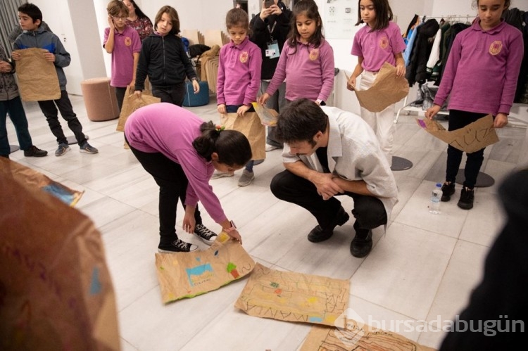 Kubilay Aka İstanbul Bienali'nde çocuklarla buluştu
