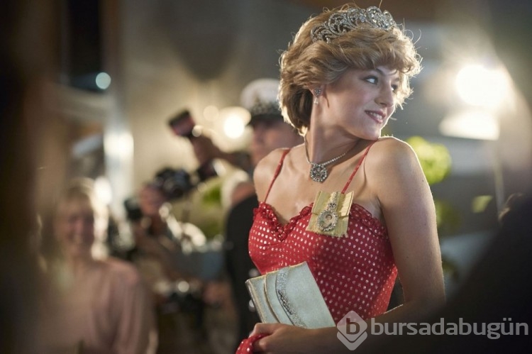 The Crown dizisi kraliyet ailesini 'sömürmekle' suçlanıyor