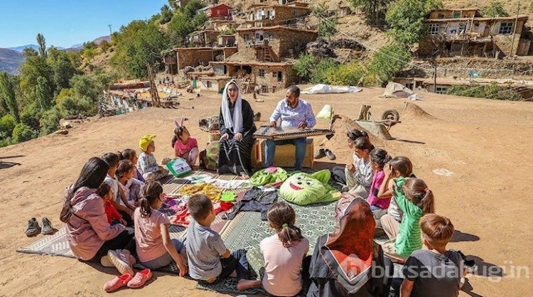 Öğretmenler "Masalcı Nine" ve "Muciddin" karakterleriyle köy çocuklarıyla
