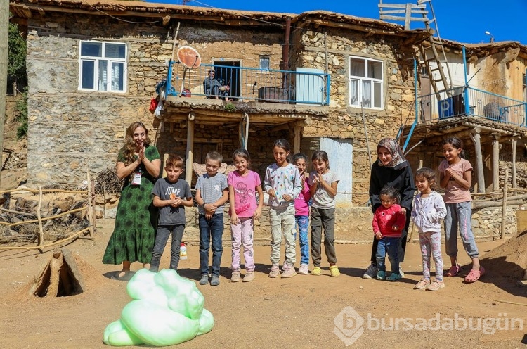 Öğretmenler "Masalcı Nine" ve "Muciddin" karakterleriyle köy çocuklarıyla