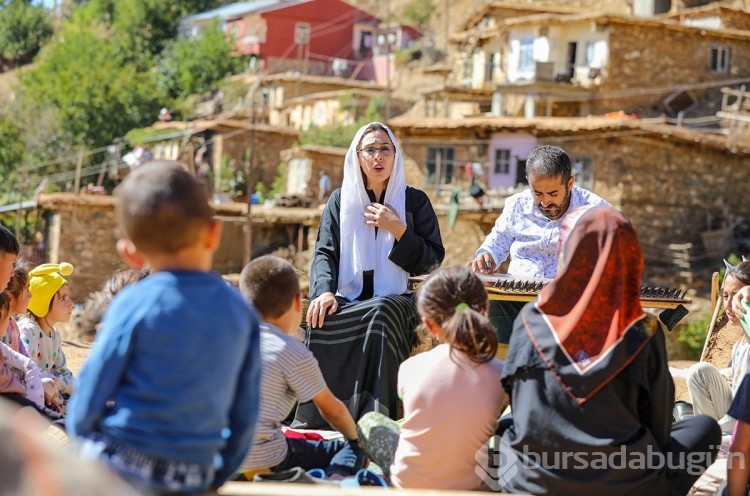 Öğretmenler "Masalcı Nine" ve "Muciddin" karakterleriyle köy çocuklarıyla