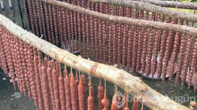 Arhavi'de kadınlar imece usulü köme pestil yapımına başladı
