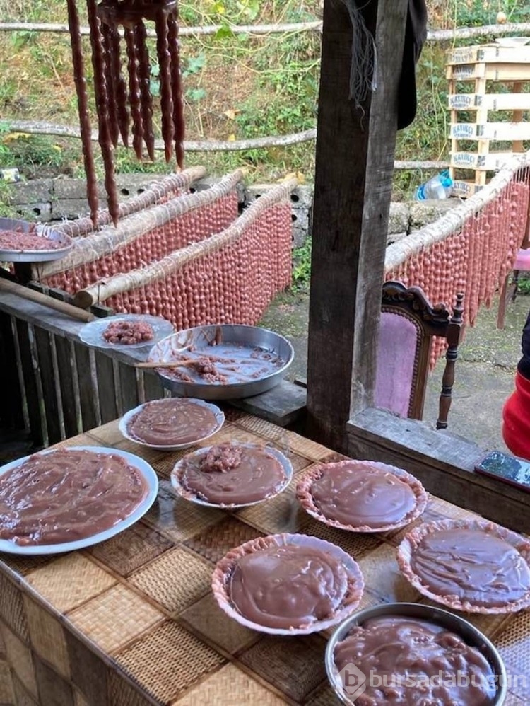 Arhavi'de kadınlar imece usulü köme pestil yapımına başladı
