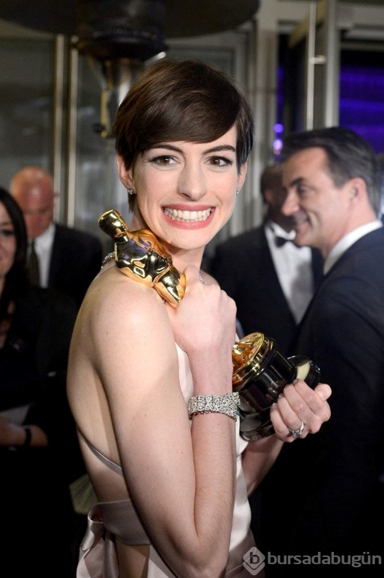 Anne Hathaway Oscar ödülünü kazandığı için kendisinden nefret edildiğini söyledi
