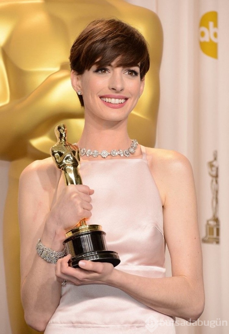 Anne Hathaway Oscar ödülünü kazandığı için kendisinden nefret edildiğini söyledi
