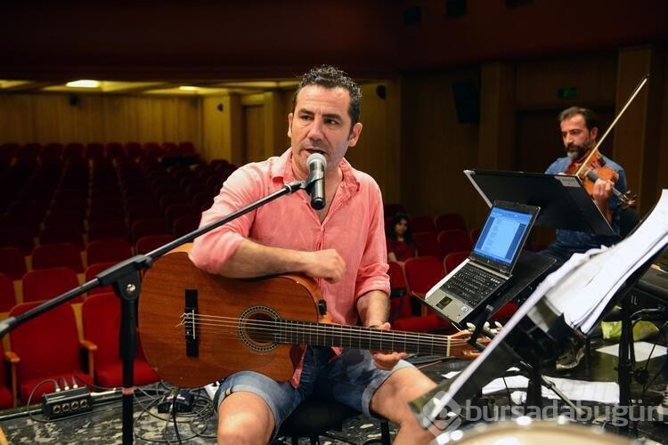 Sinan Akçıl'dan sevgilisi Aleyna Kalaycıoğlu'na doğum günü sürprizi
