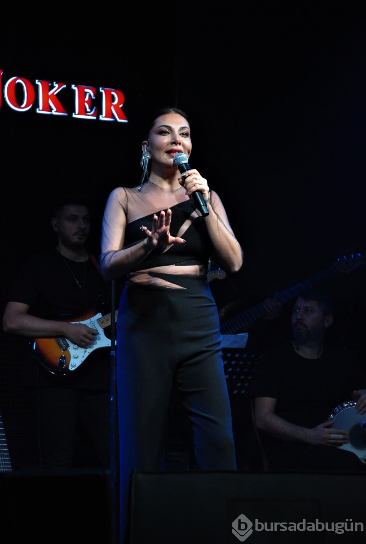 Ebru Yaşar'dan Bursa'da müzik dolu gece