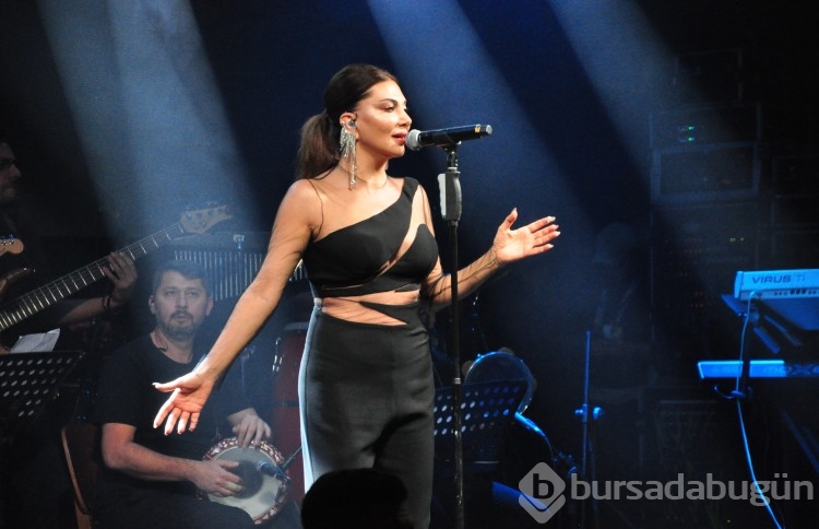 Ebru Yaşar'dan Bursa'da müzik dolu gece