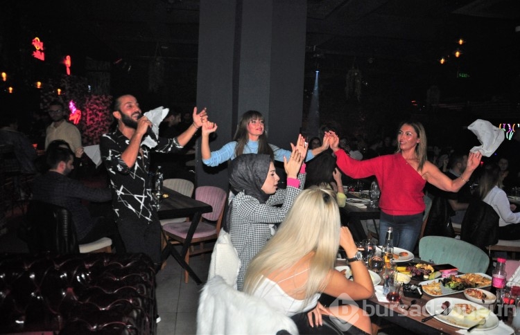 Sendeyim Pub'da müzik ve eğlence dolu gece
