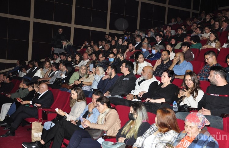 Kelepçe Kullanma Kılavuzu Bursa'da seyirciyle buluştu
