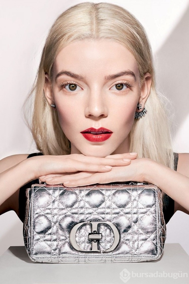 Anya Taylor-Joy Dior'un Noel kampanyasında