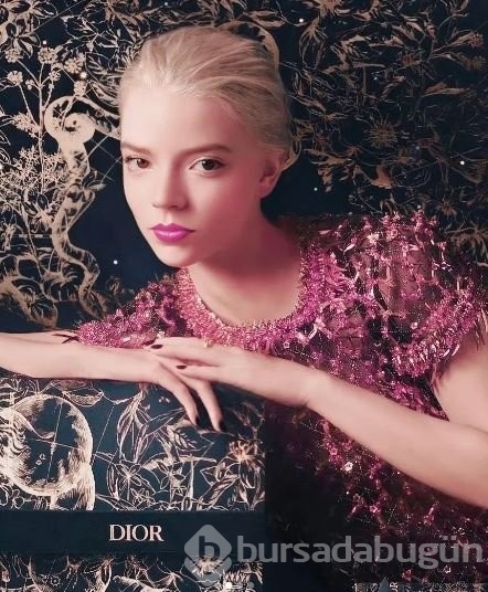 Anya Taylor-Joy Dior'un Noel kampanyasında