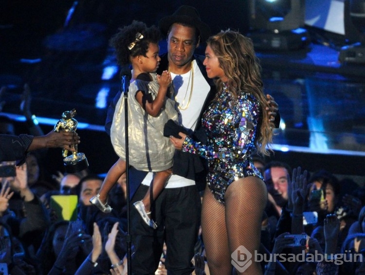 Beyonce'nin kızı elmas küpelere 80 bin dolarlık teklif verdi