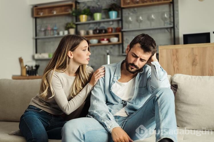 Seviyormuş gibi rol yapabilir! Erkekleri ele veren 5 işaret