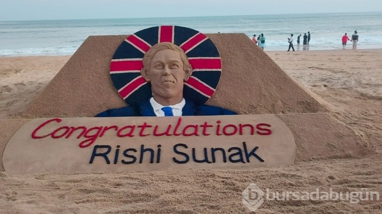 Hindistan'da Rishi Sunak'ın kumdan heykeli yapıldı