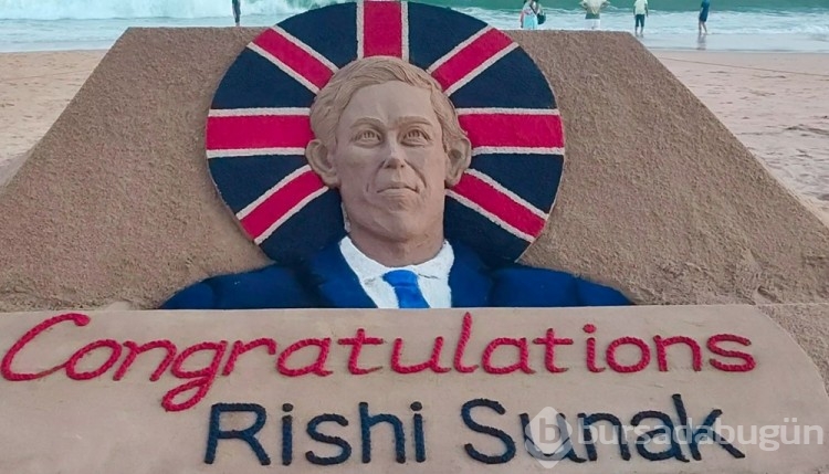 Hindistan'da Rishi Sunak'ın kumdan heykeli yapıldı