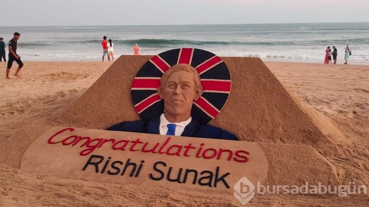 Hindistan'da Rishi Sunak'ın kumdan heykeli yapıldı