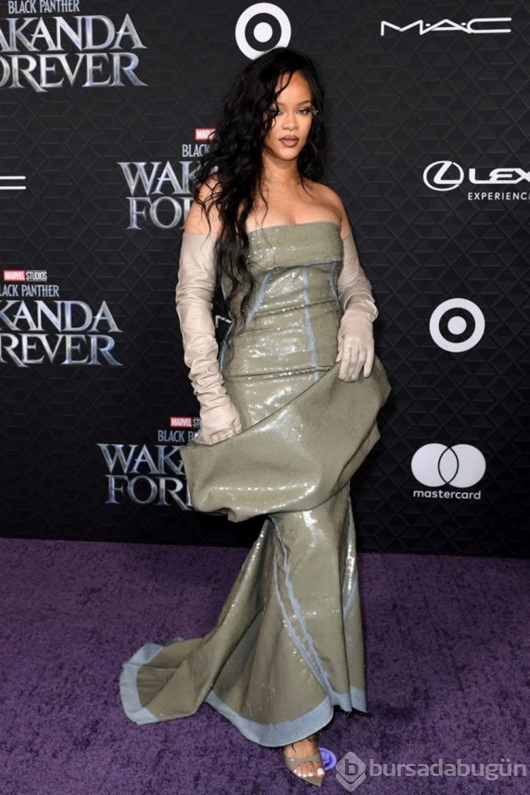 Rihanna doğum sonrası ilk kırmızı halısına katıldı
