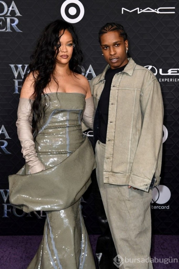Rihanna doğum sonrası ilk kırmızı halısına katıldı
