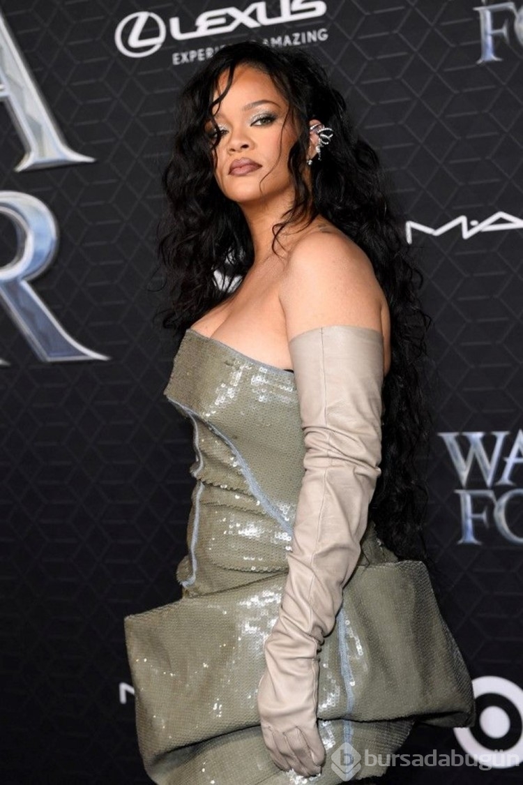 Rihanna doğum sonrası ilk kırmızı halısına katıldı
