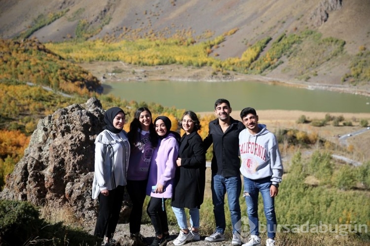 Nemrut Krater Gölü'nden sonbahar manzaraları