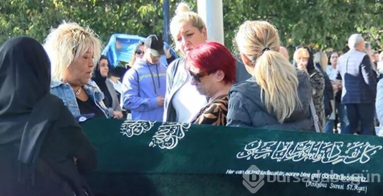 Müjdat Gezen ablasını son yolculuğuna uğurladı