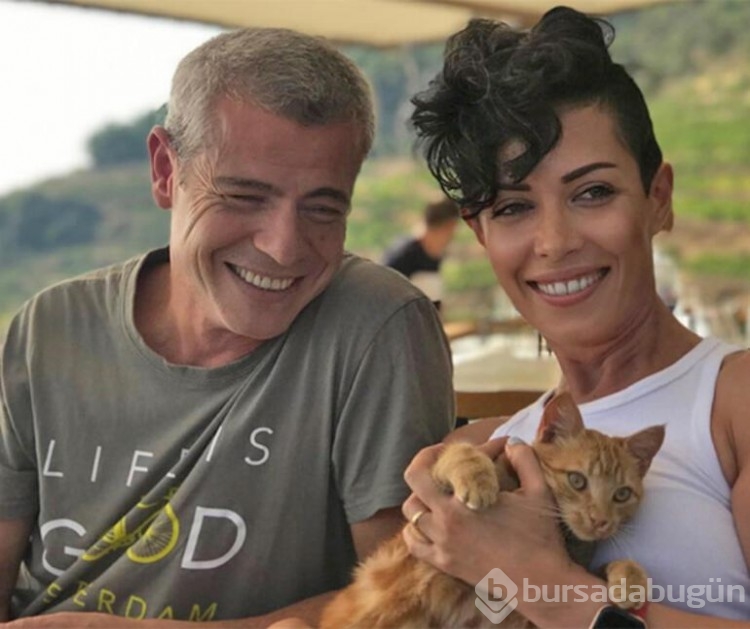 Levent Yüksel'e eşi Özlem Öztürk'ten şans öpücüğü
