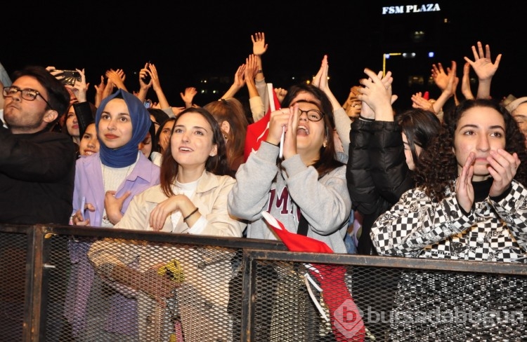 Bursalılar Cumhuriyet'i Nilüfer şarkılarıyla kutladı