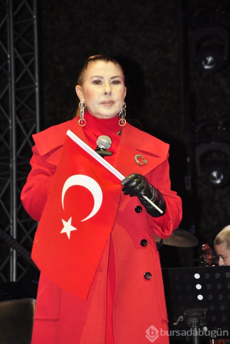 Bursalılar Cumhuriyet'i Nilüfer şarkılarıyla kutladı