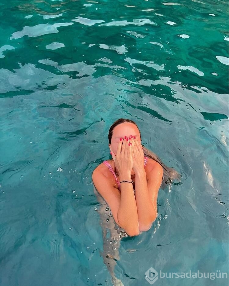 Ebru Şallı'dan tatil pozları
