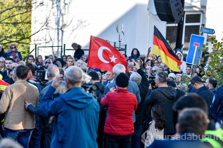 Solingen'in simge ismi Mevlüde Genç'e tören