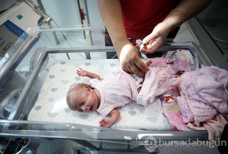 'Parmak bebek' yaşama tutundu