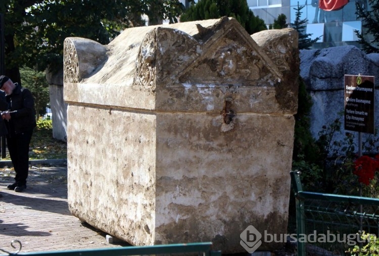 İnşaat sırasında şans eseri bulunan Roma dönemine ait lahitten insan kemikleri çıktı